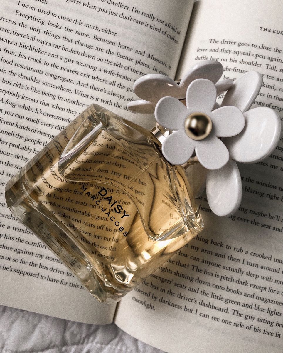 Marc Jacobs Daisy Eau de Toilette 100ml – Radiant Fresh Floral Feminine Signature Perfume