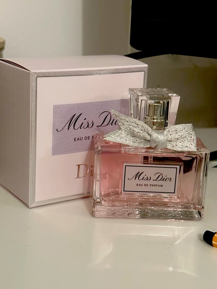 Miss Dior Eau de Parfum – Elegant Warm Floral Women’s Fragrance 100ml