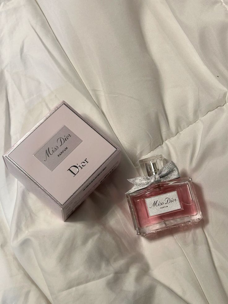 Miss Dior Eau de Parfum – Elegant Warm Floral Women’s Fragrance 100ml