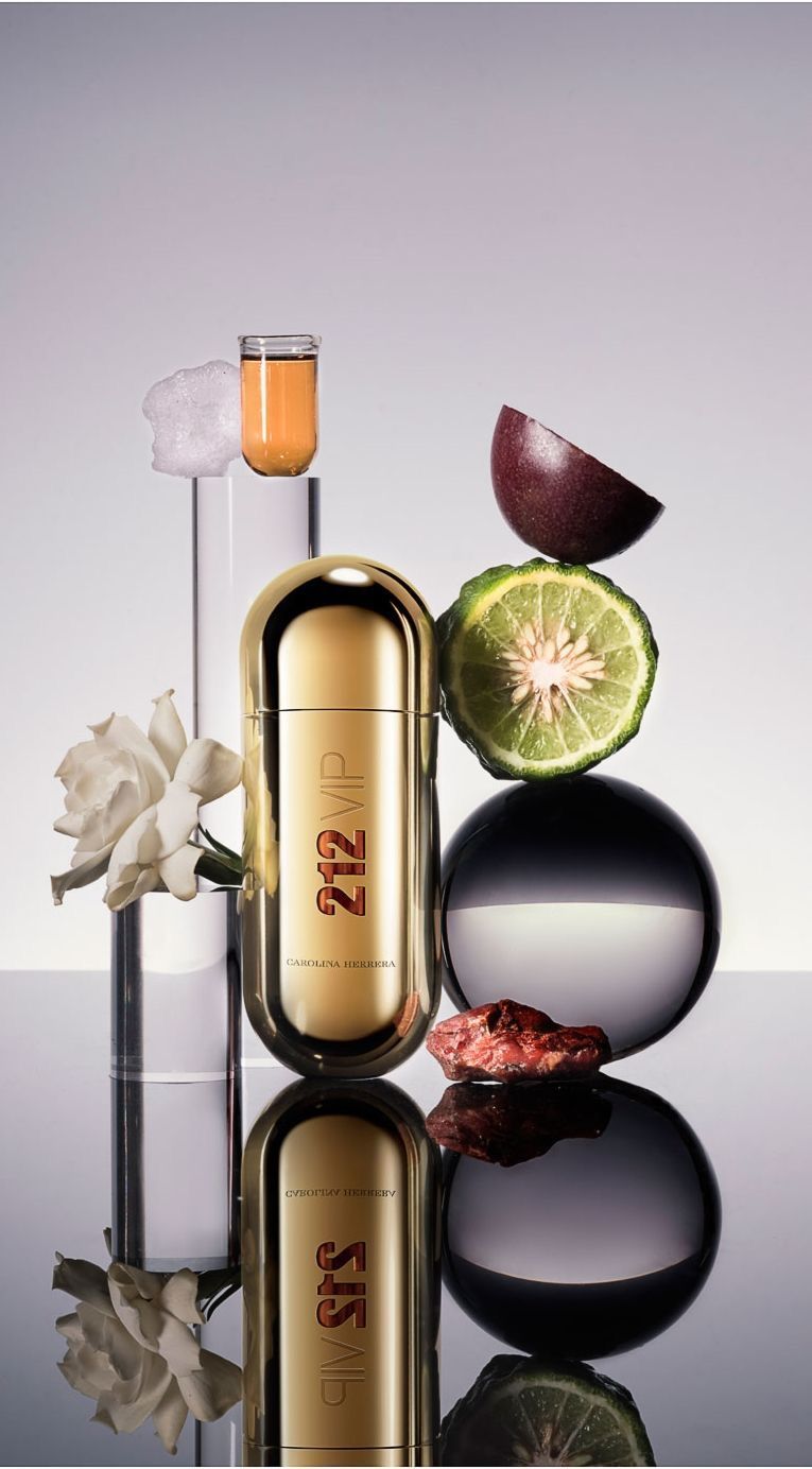 Carolina Herrera 212 VIP Eau de Parfum for Women – Glamorous, Party-Ready Luxury Scent (2.7 oz / 80ml)