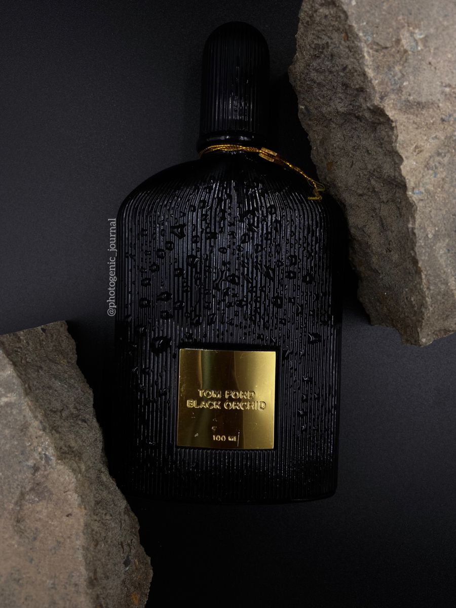 Tom Ford Black Orchid by Tom Ford, 3.4 oz Eau De Parfum Spray for Unisex – Luxurious Dark Floral & Oriental Signature Scent