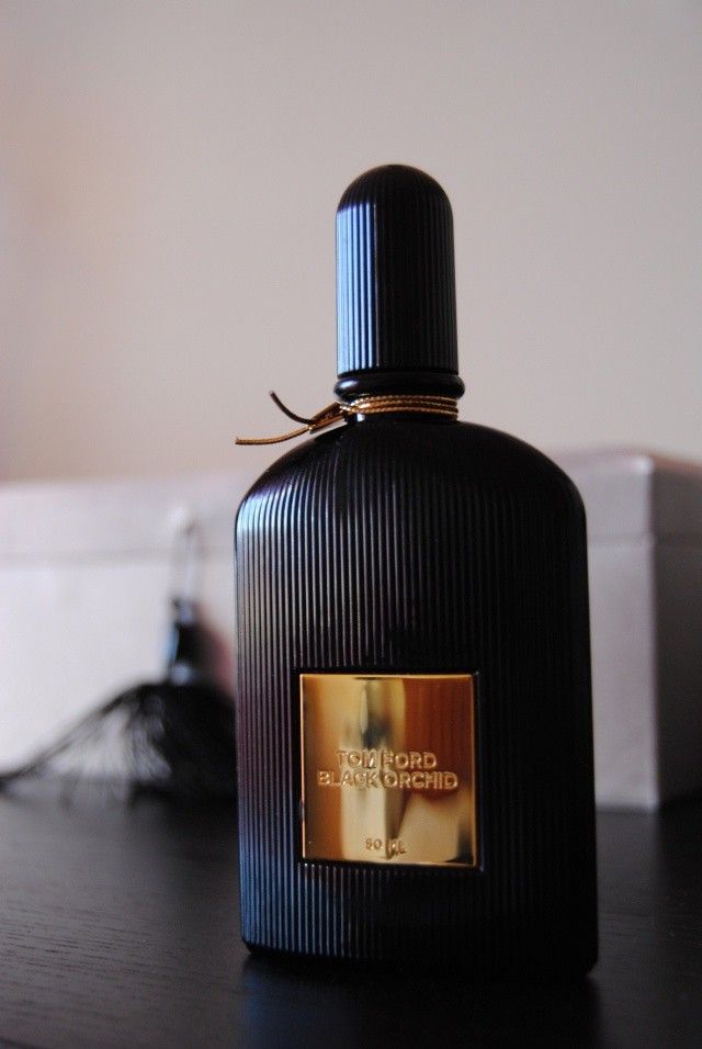 Tom Ford Black Orchid by Tom Ford, 3.4 oz Eau De Parfum Spray for Unisex – Luxurious Dark Floral & Oriental Signature Scent
