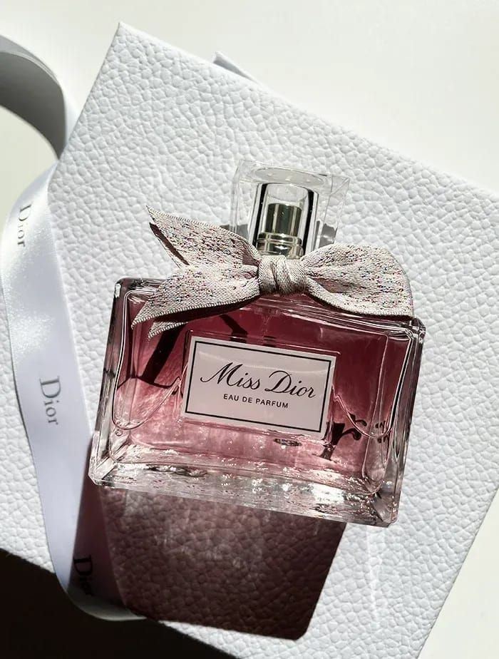 Miss Dior Eau de Parfum – Elegant Warm Floral Women’s Fragrance 100ml